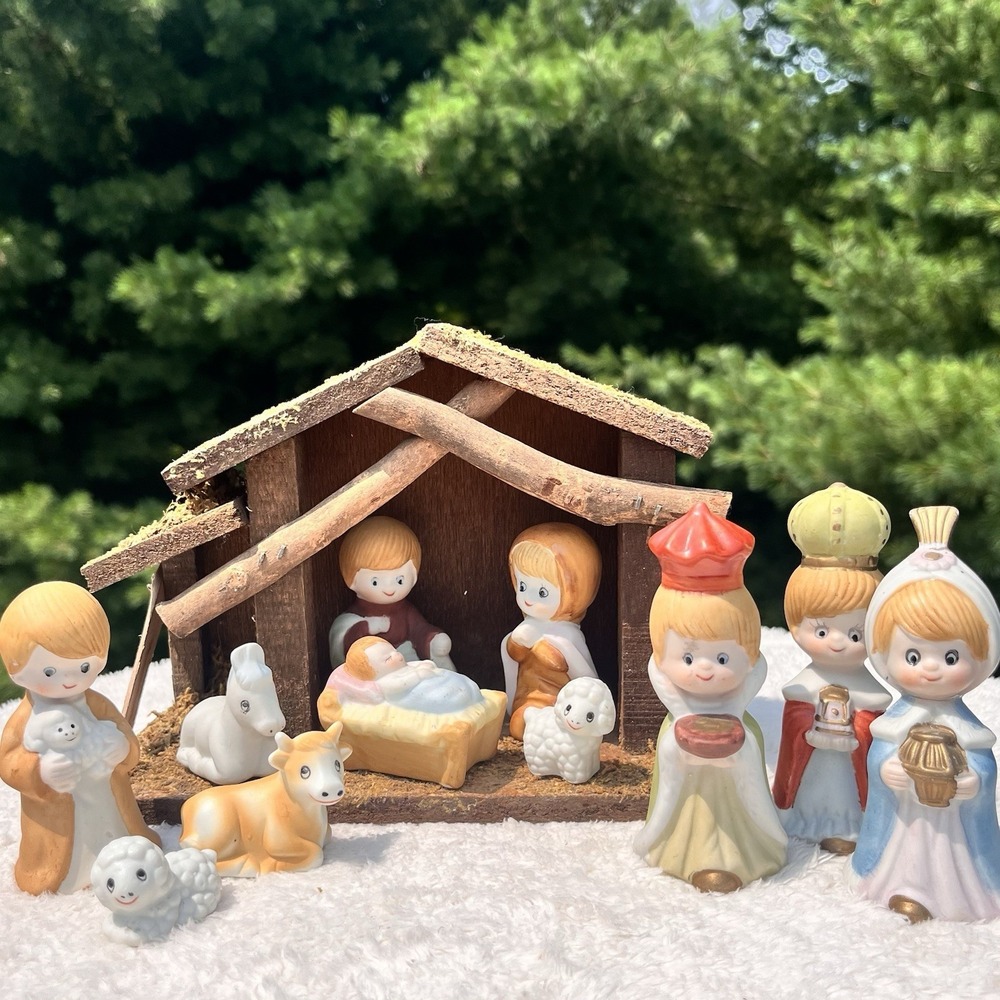Vintage Nativity Set w Wood Crèche Childlike 11 Piece Ceramic Made in Taiwan